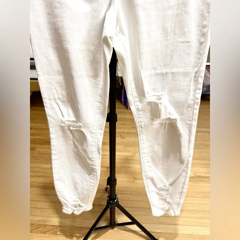 Cello White Distressed Cropped Mid Rise Skinny Jeans Size 9